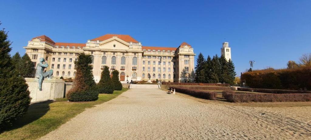 Mox Downtown Apartman Debrecen Exterior foto